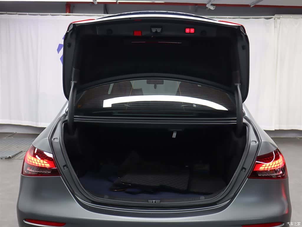 Mercedes-Benz E-Class, 2022 27