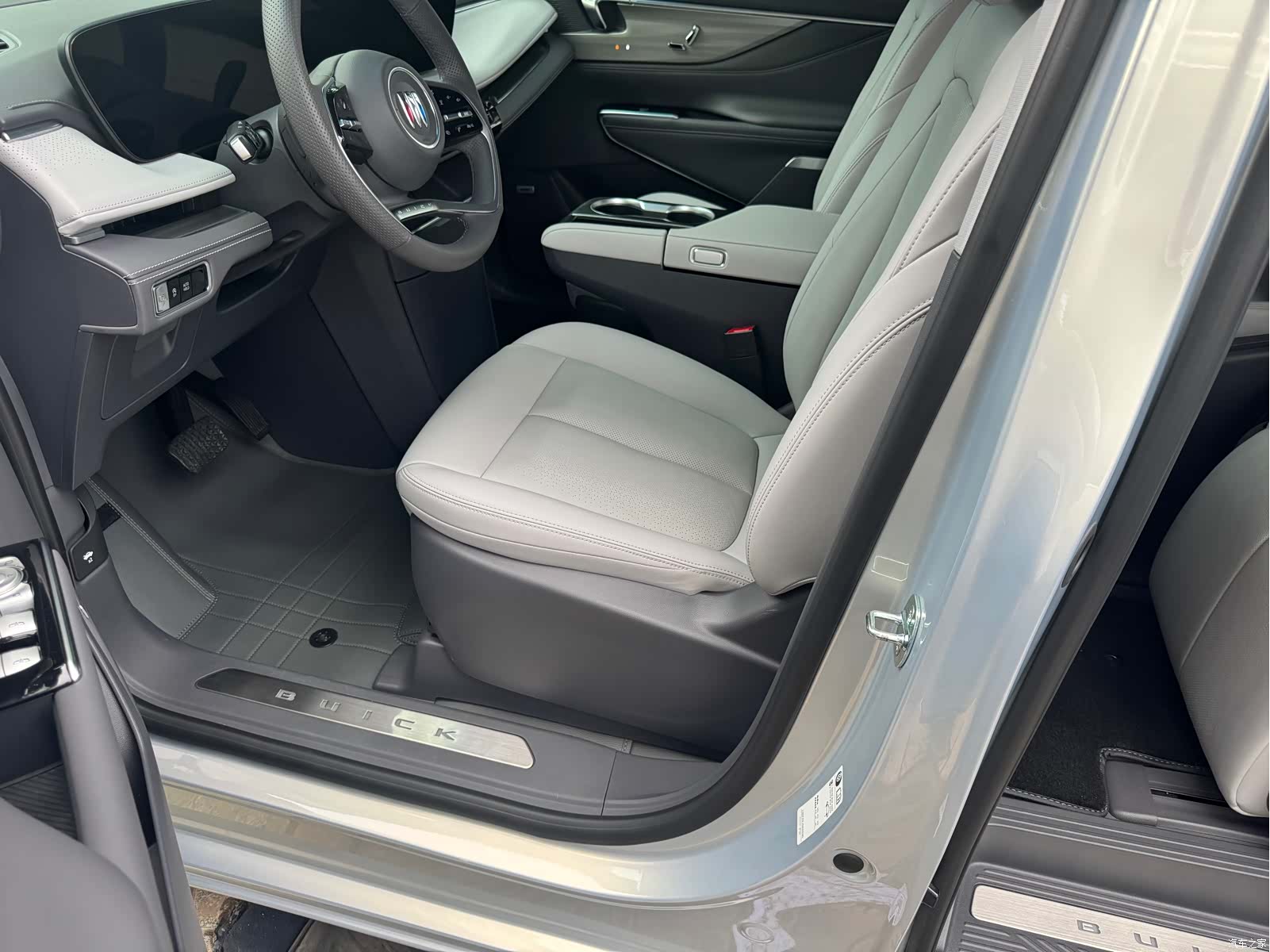 Buick GL8, 2025 3