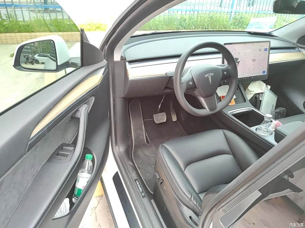 Tesla Model Y, 2022 16