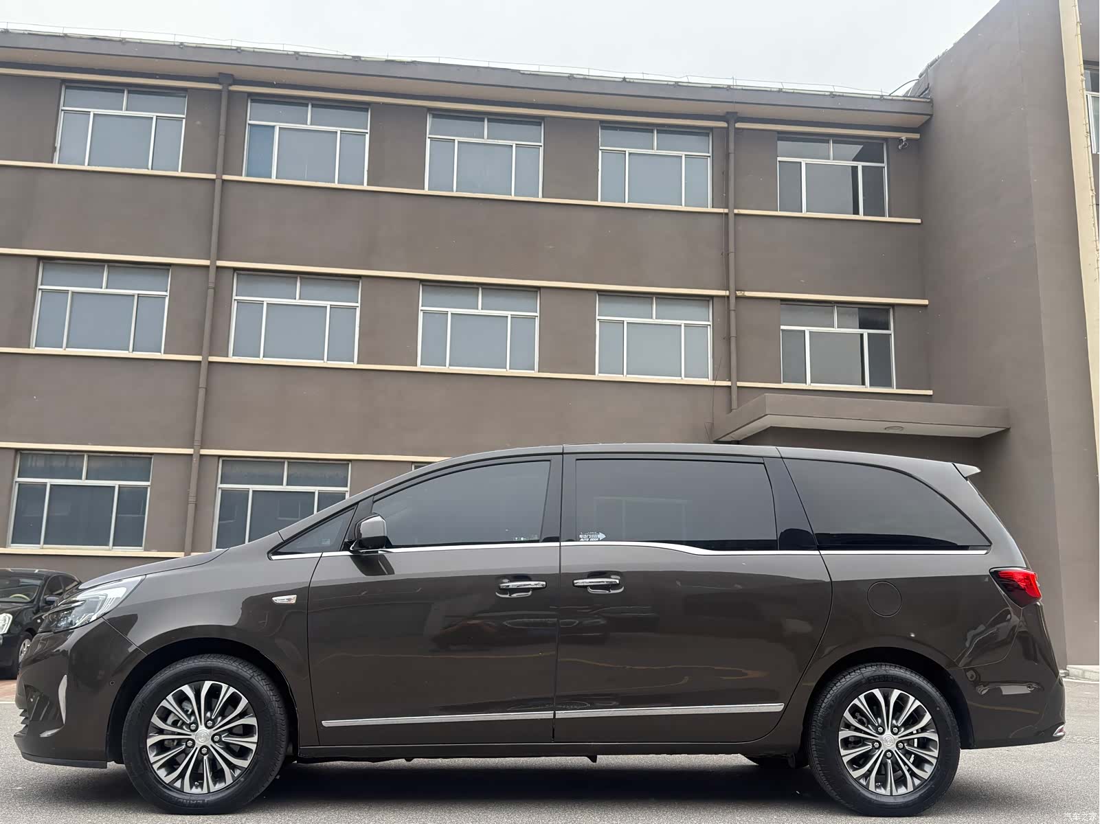 Buick GL8, 2020 3