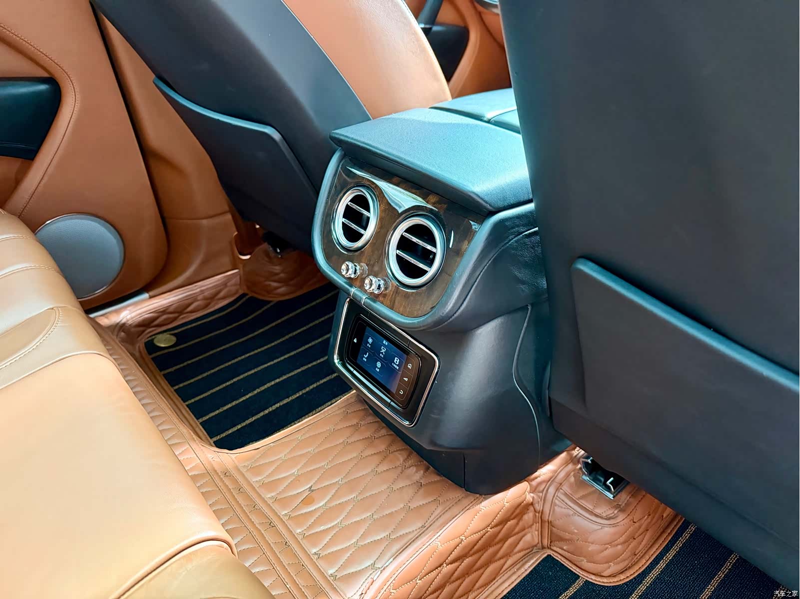 Bentley Bentayga, 2019 9