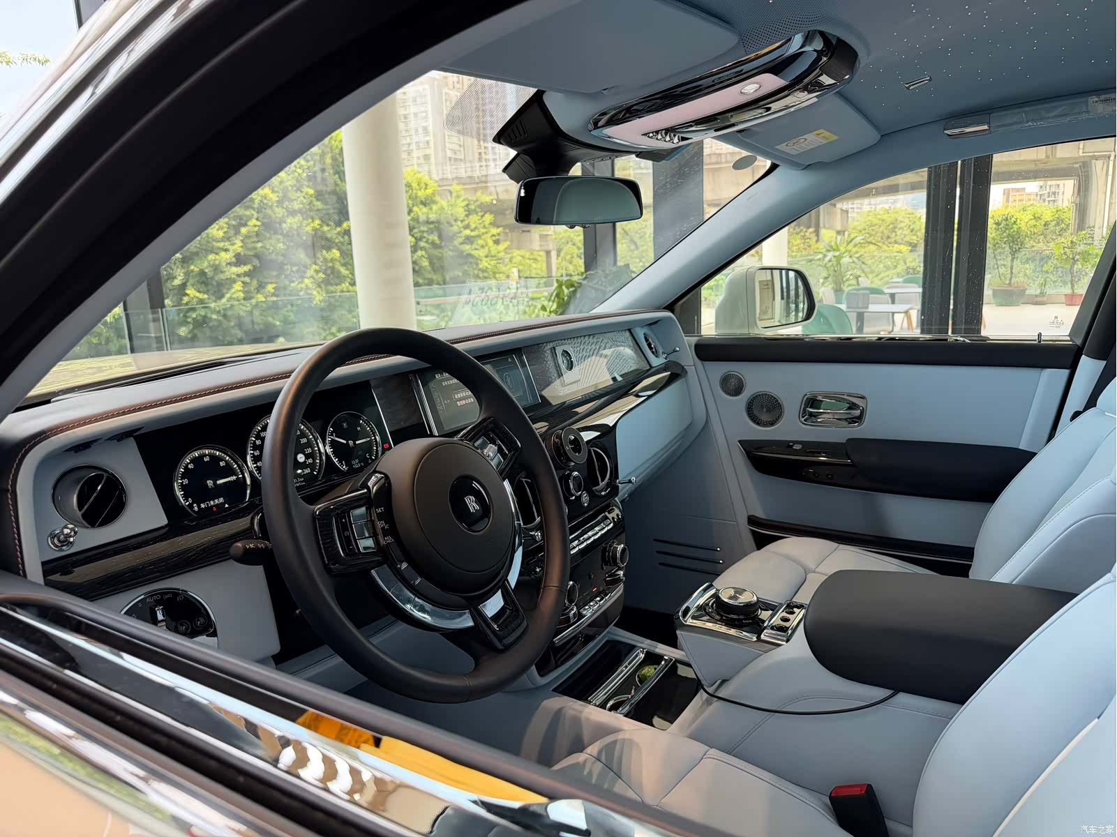 Rolls-Royce Phantom, 2024 6