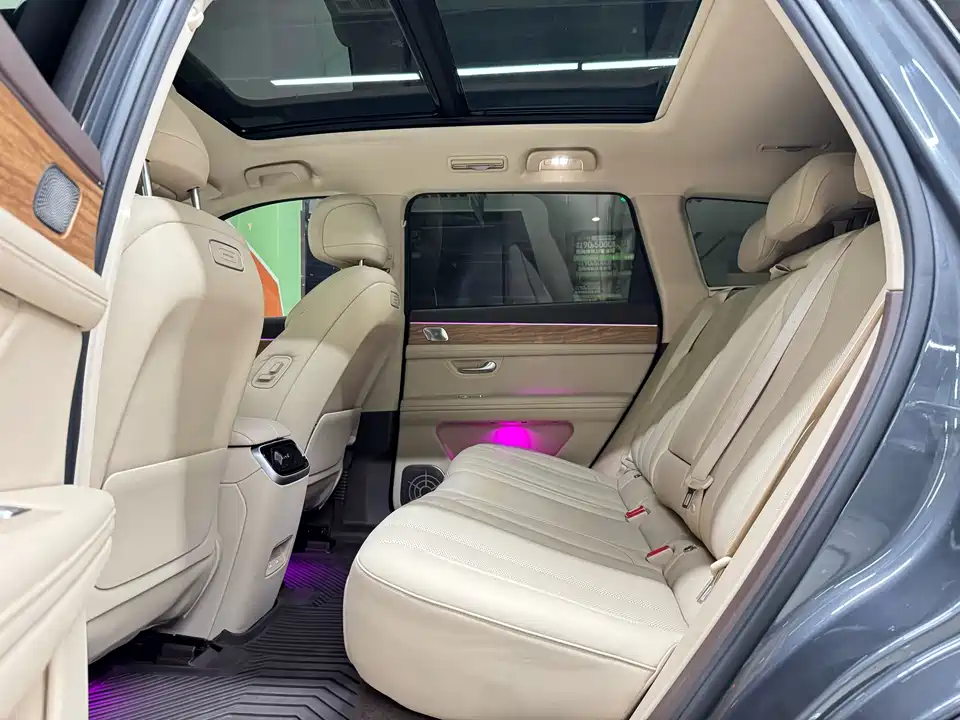 AITO Ask the world M7