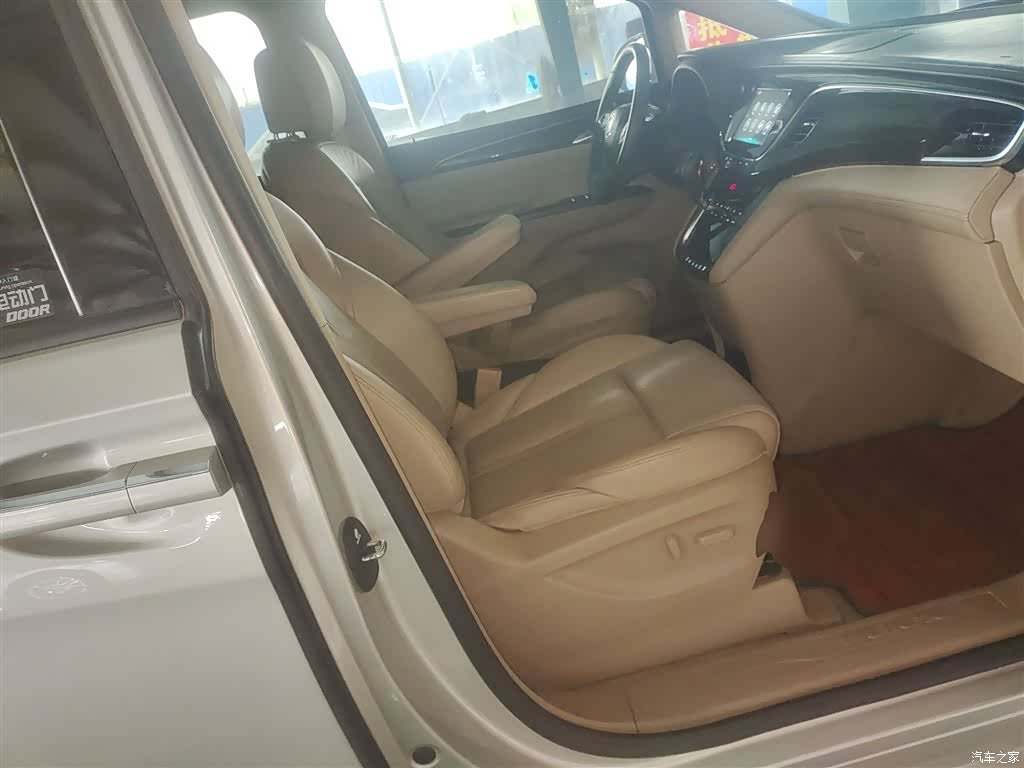 Buick GL8, 2018 25