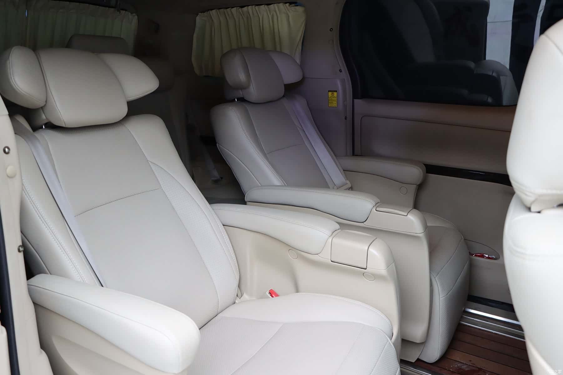 Toyota Alphard, 2015 27