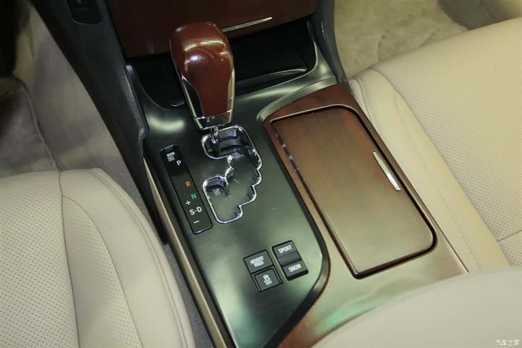 Toyota Crown, 2013 17