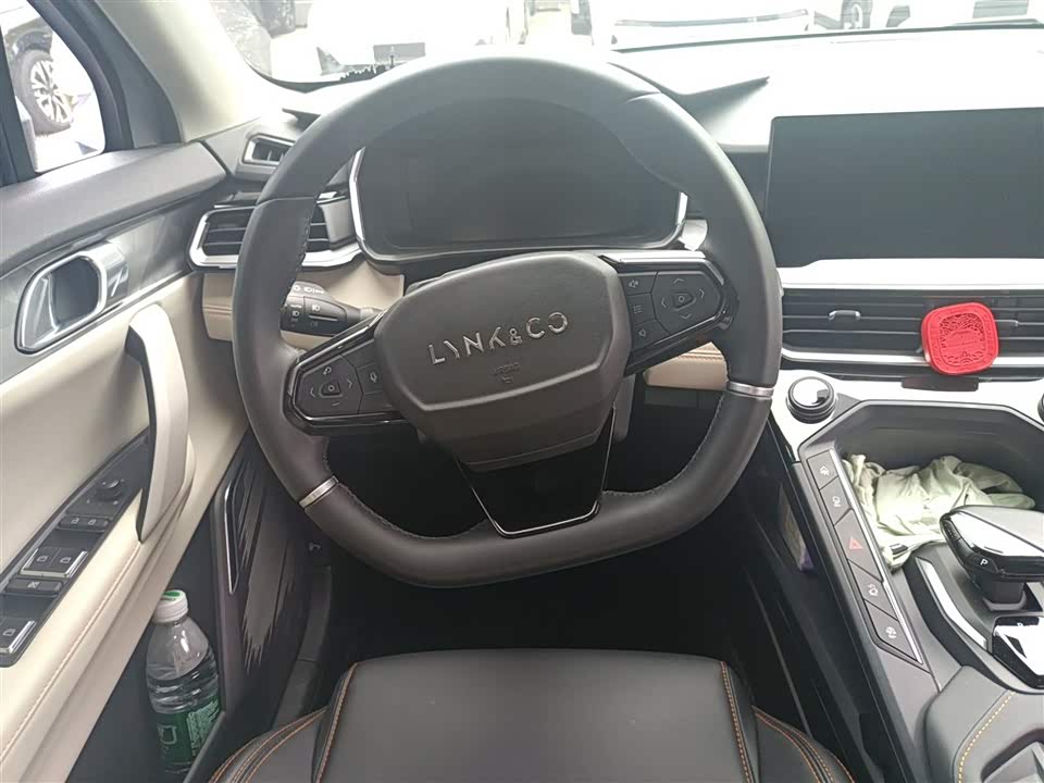 Lynk & Co 06 EM-P