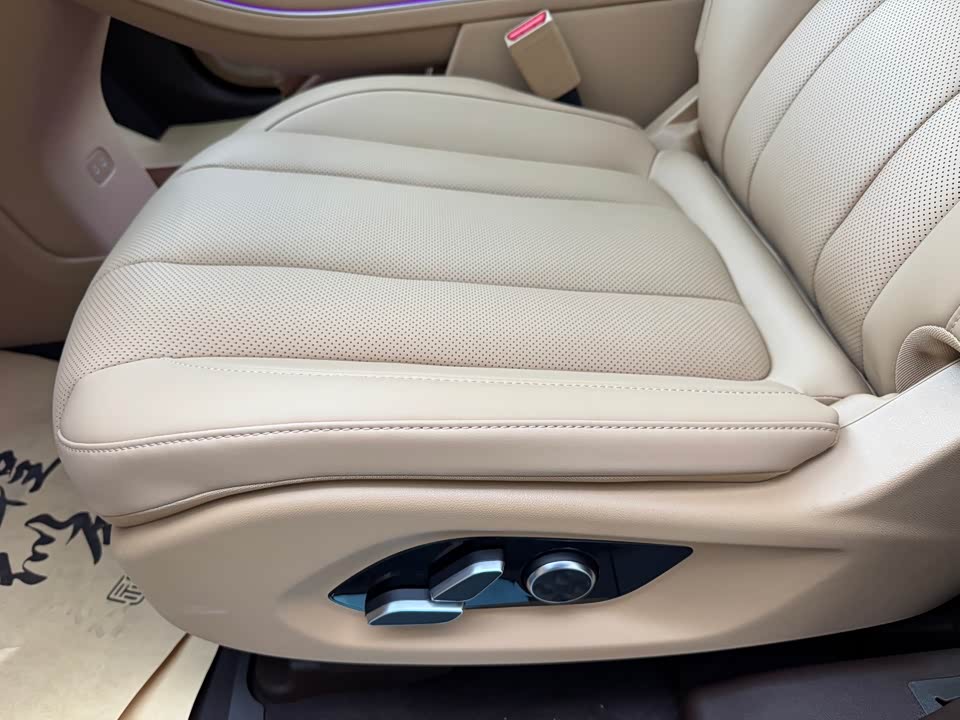 AITO Ask the world M7