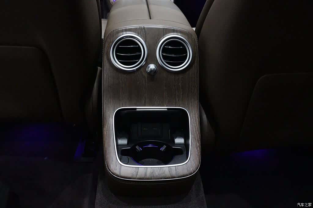 Mercedes-Benz E-Class, 2023 8