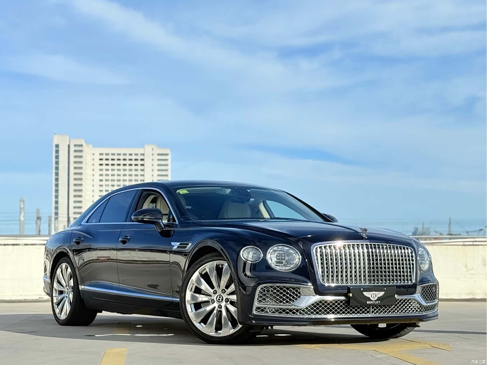 Bentley Flying Spur, 2022 3