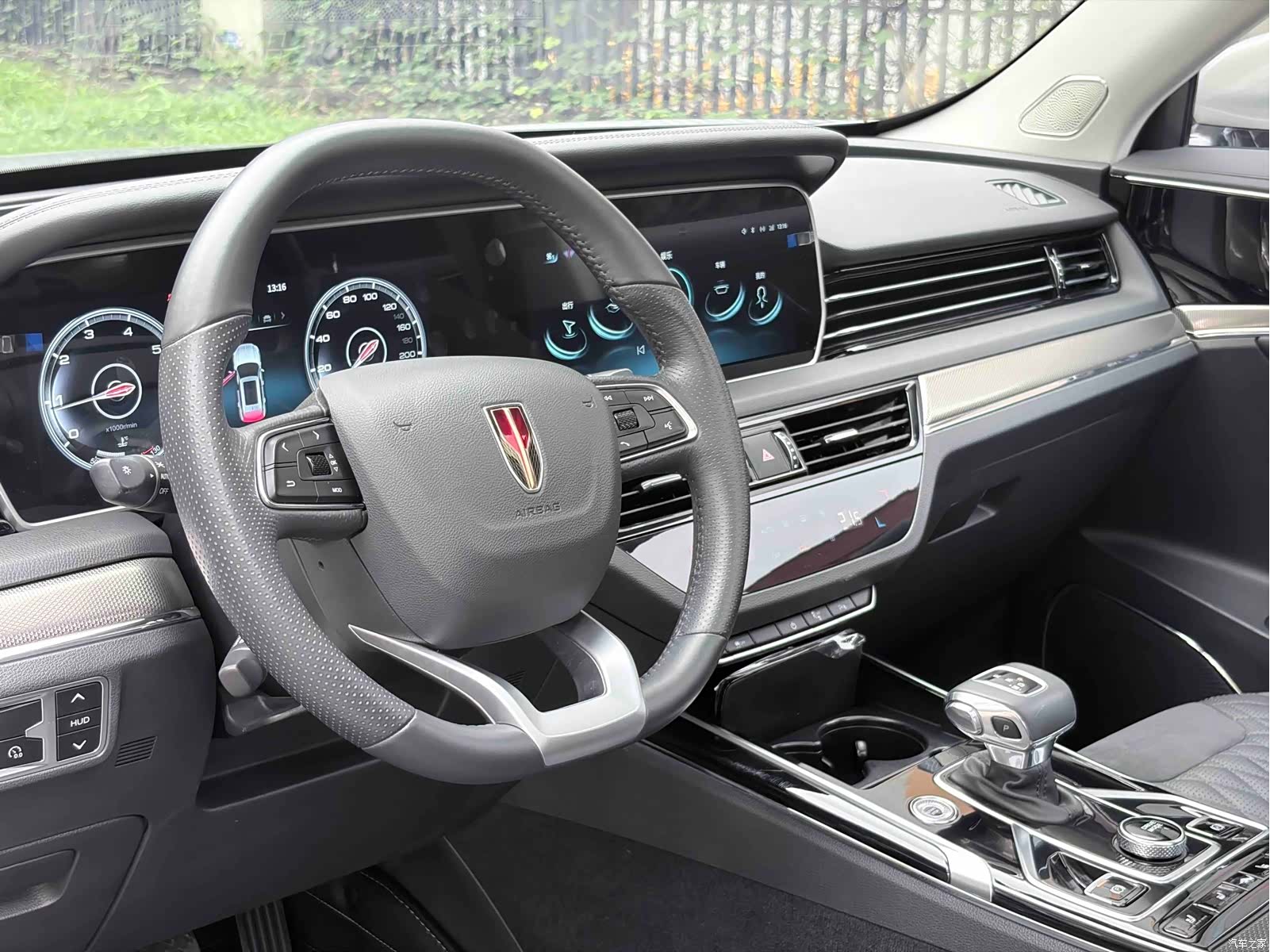 Hongqi HS5, 2022 11