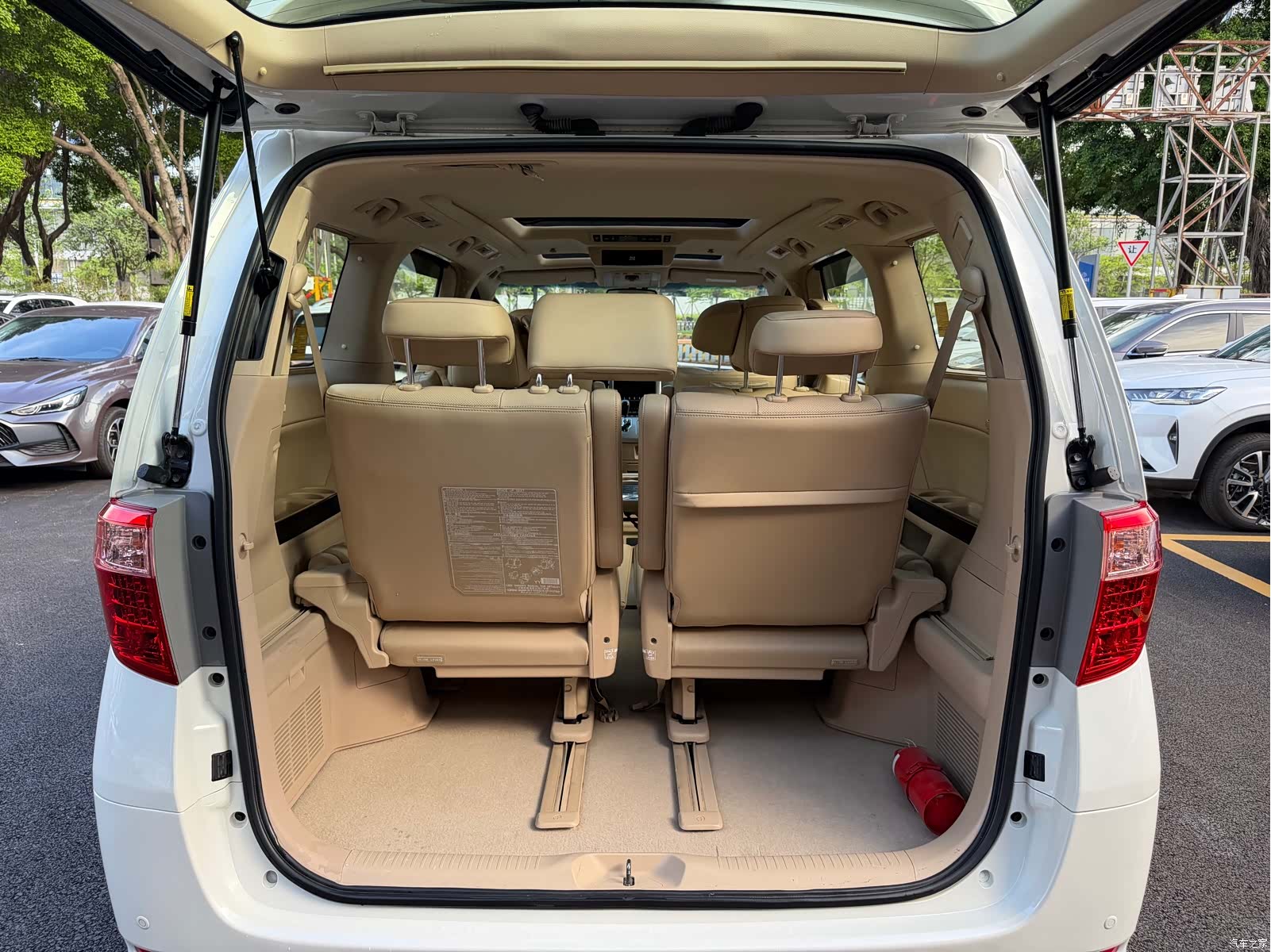 Toyota Alphard, 2014 10