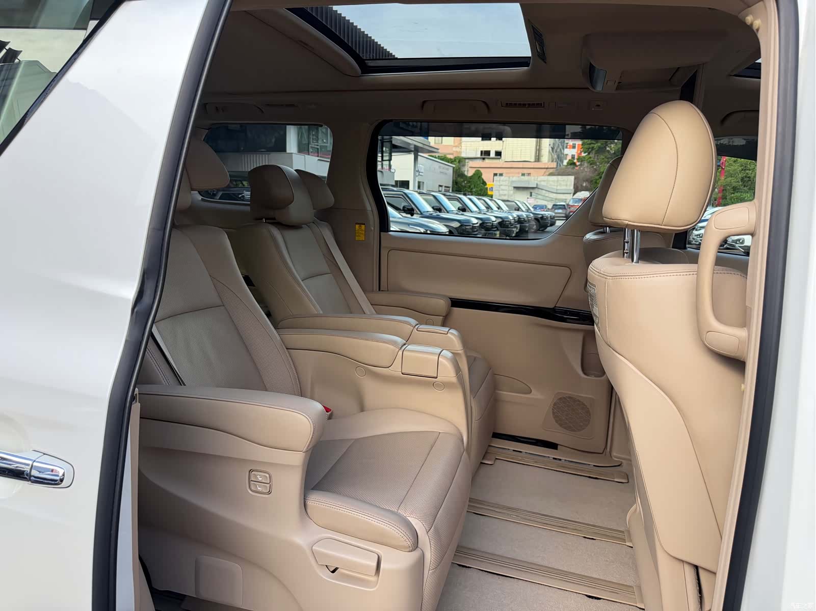 Toyota Alphard, 2014 23