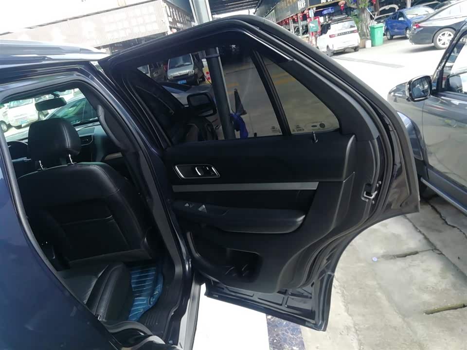 Ford Explorer Ford Explorer