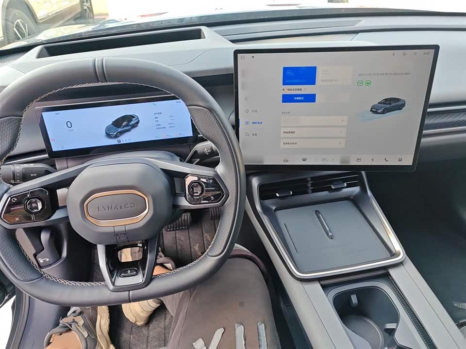 Lynk & Co 07 EM-P