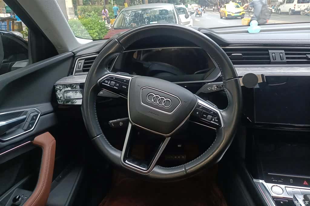 Audi e-tron, 2021 15