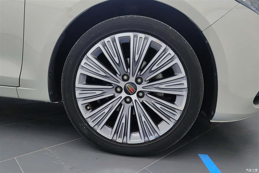 Hongqi H5, 2022 6