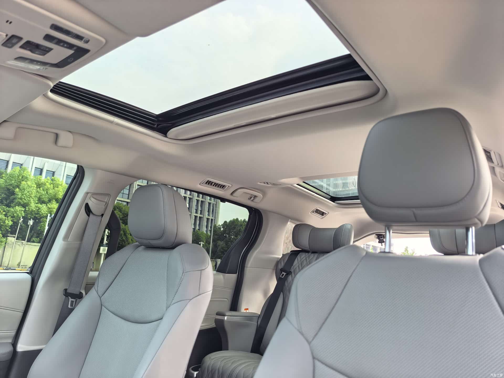 Toyota Granvia, 2024 17