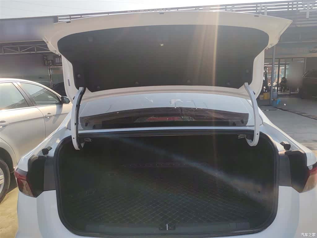 Geely Emgrand, 2024 15