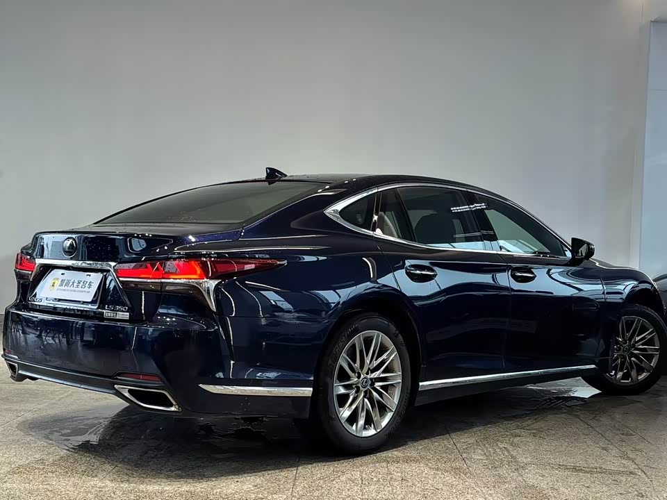 Lexus LS