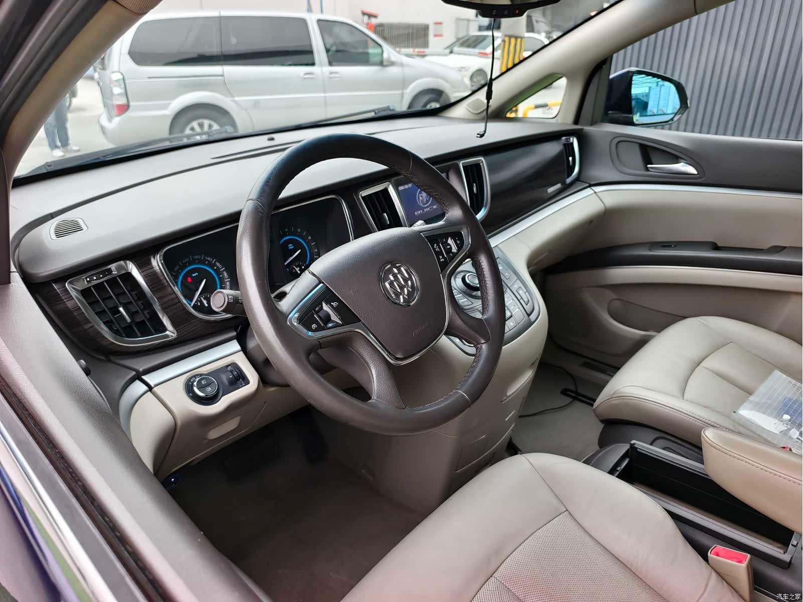 Buick GL8, 2012 12