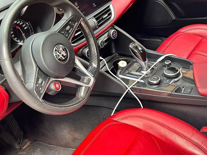 Alfa Romeo Giulia 2017 2.0T 200HP Luxury