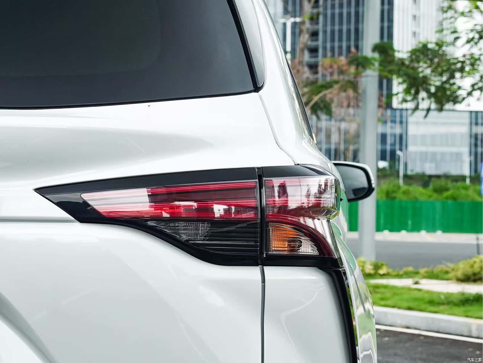 Toyota Granvia, 2023 все фото