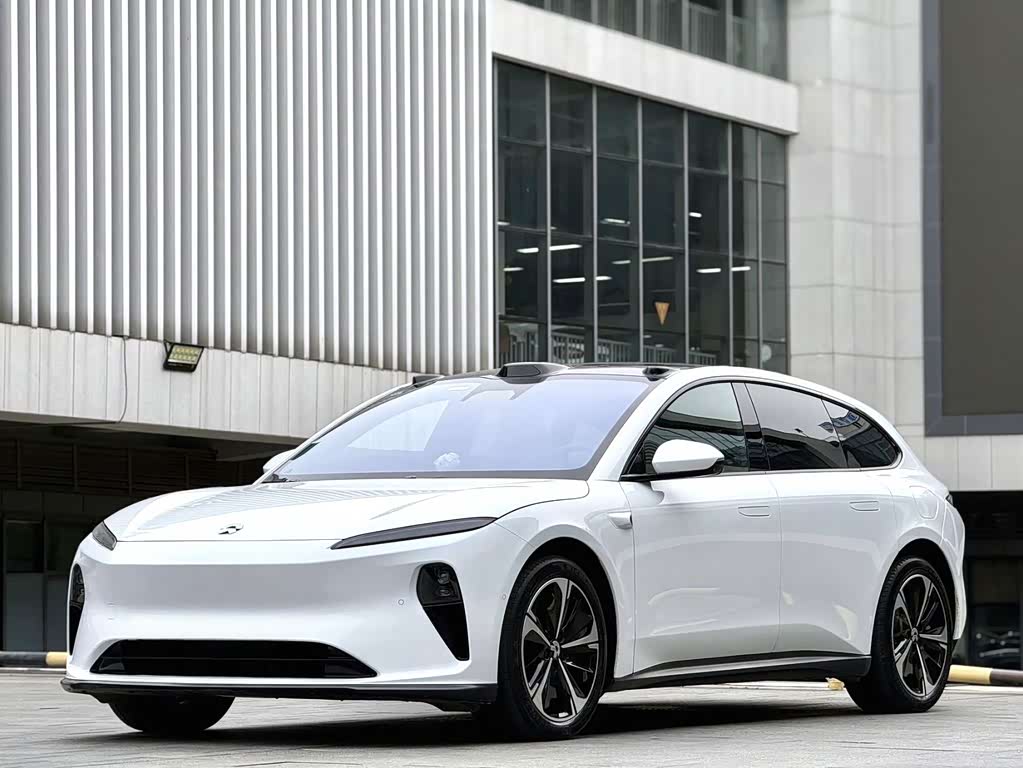NIO ET5