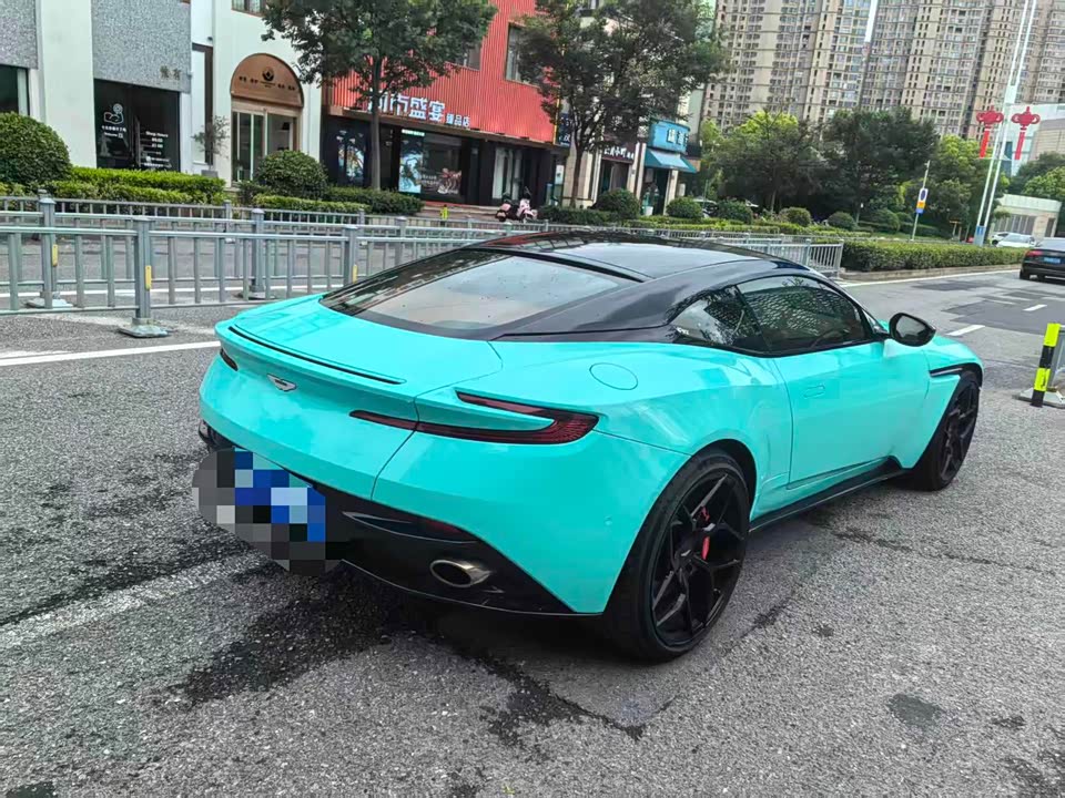 Aston Martin DB11