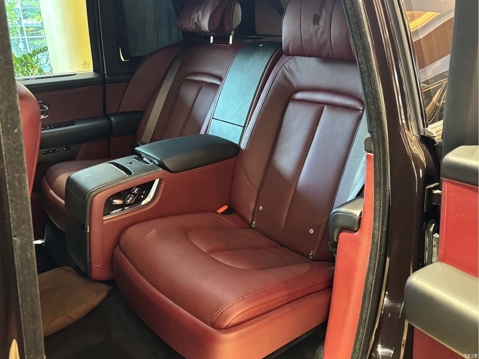 Rolls-Royce Cullinan, 2021 7