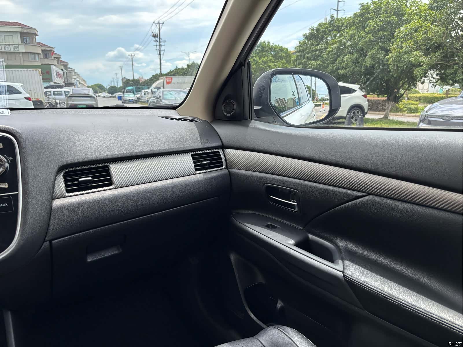Mitsubishi Outlander, 2015 16