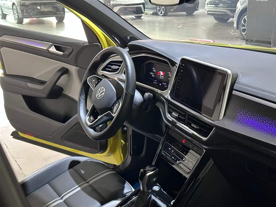 Volkswagen T-ROC exploring Songs