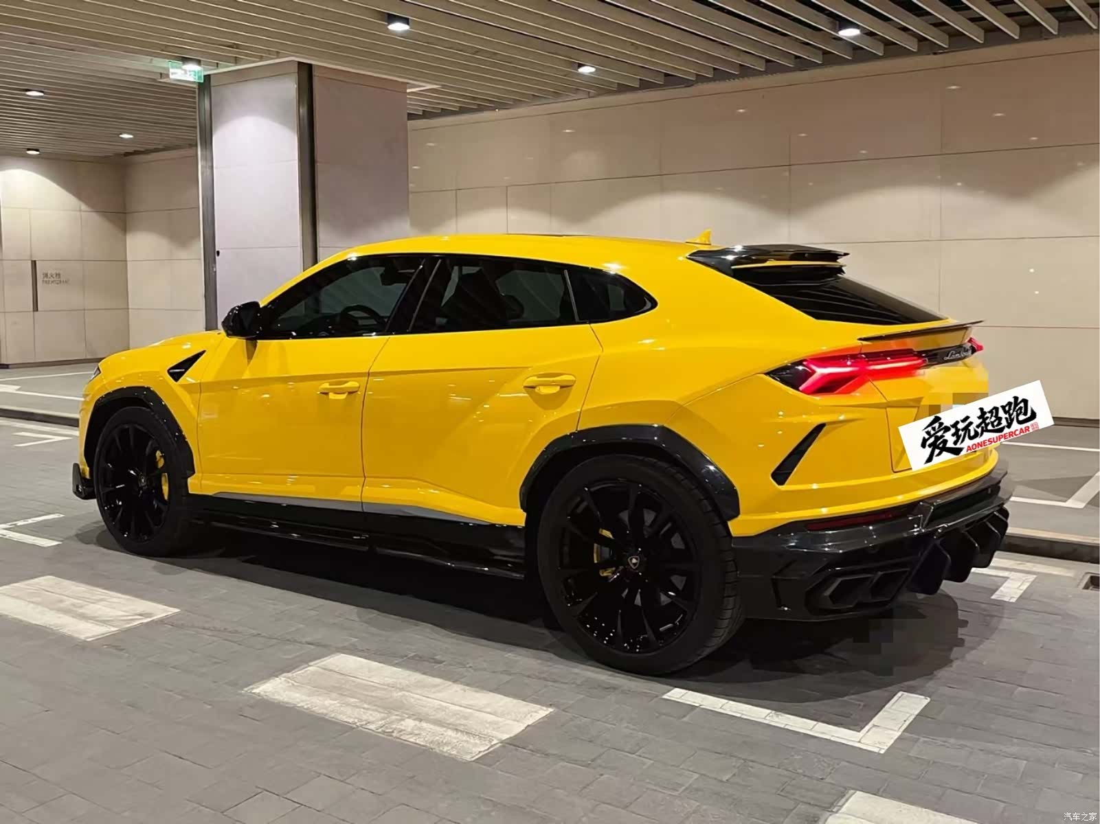 Lamborghini Urus, 2023 4