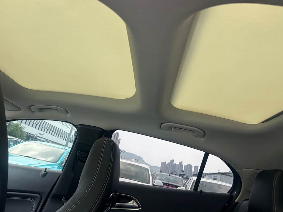 Mercedes-Benz GLA Mercedes-Benz GLA