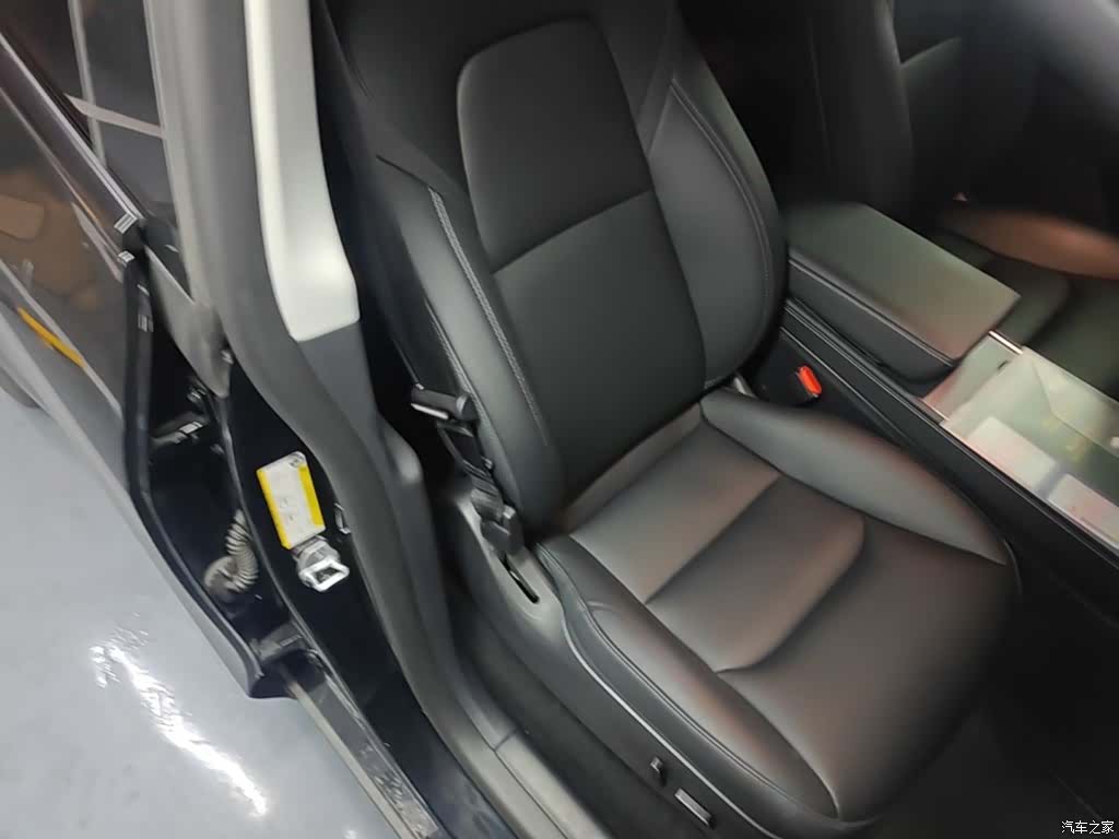 Tesla Model Y, 2023 25