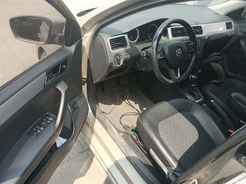Skoda Rapid, 2017 12