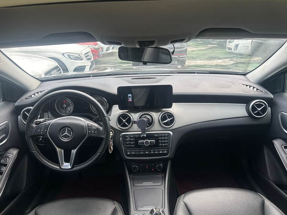 Mercedes-Benz GLA Mercedes-Benz GLA
