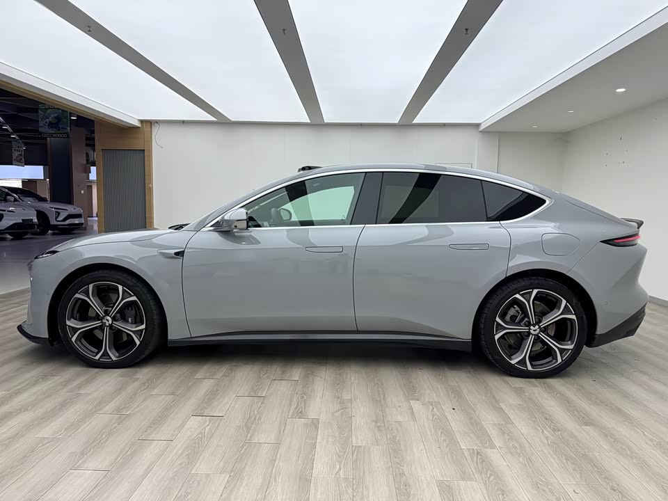 NIO ET5