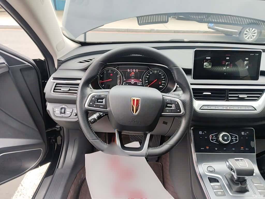 Hongqi H5, 2022 11