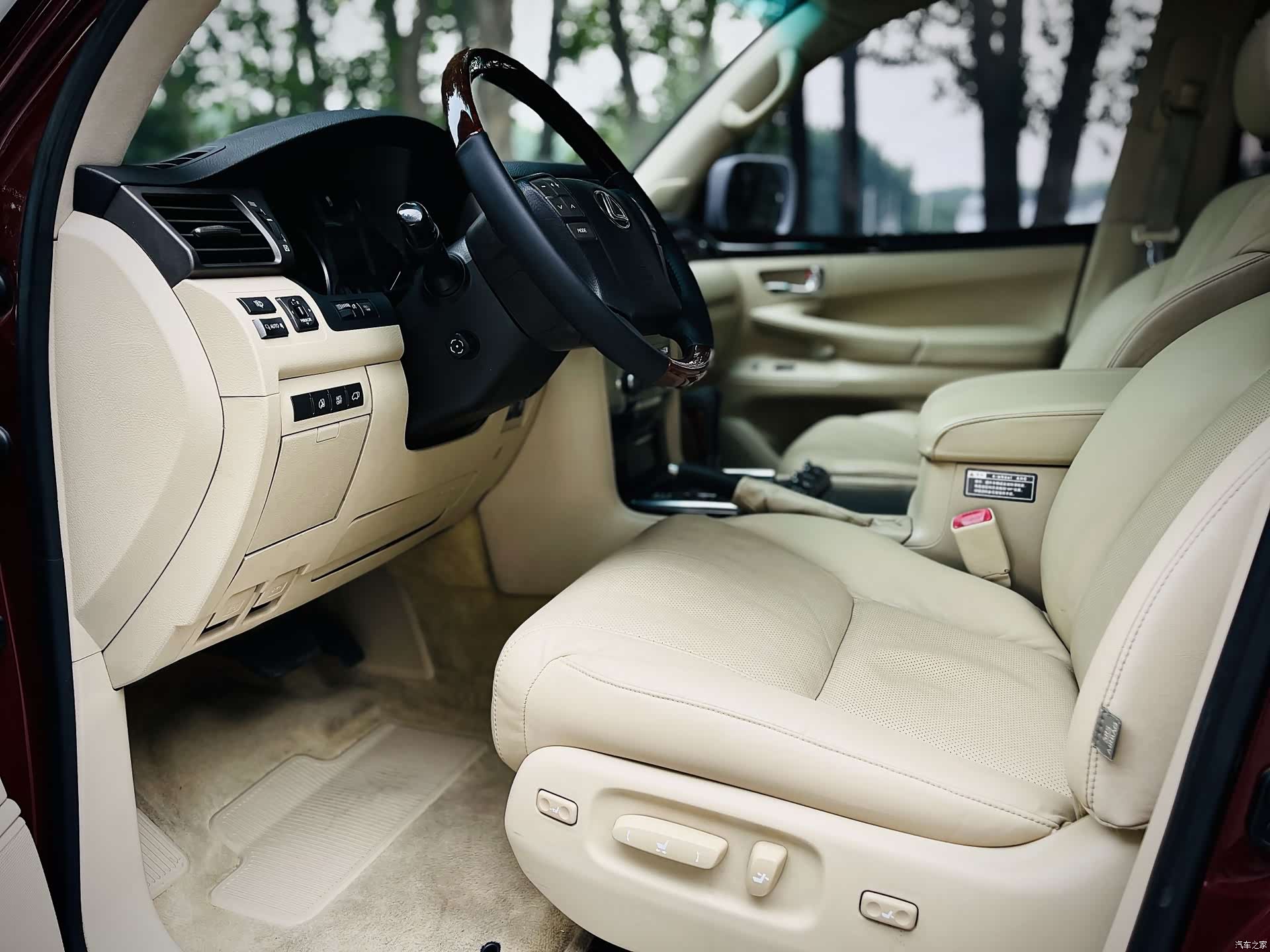 Lexus LX, 2010 13