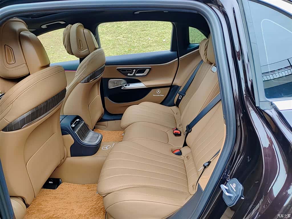 Mercedes-Benz E-Class, 2024 8