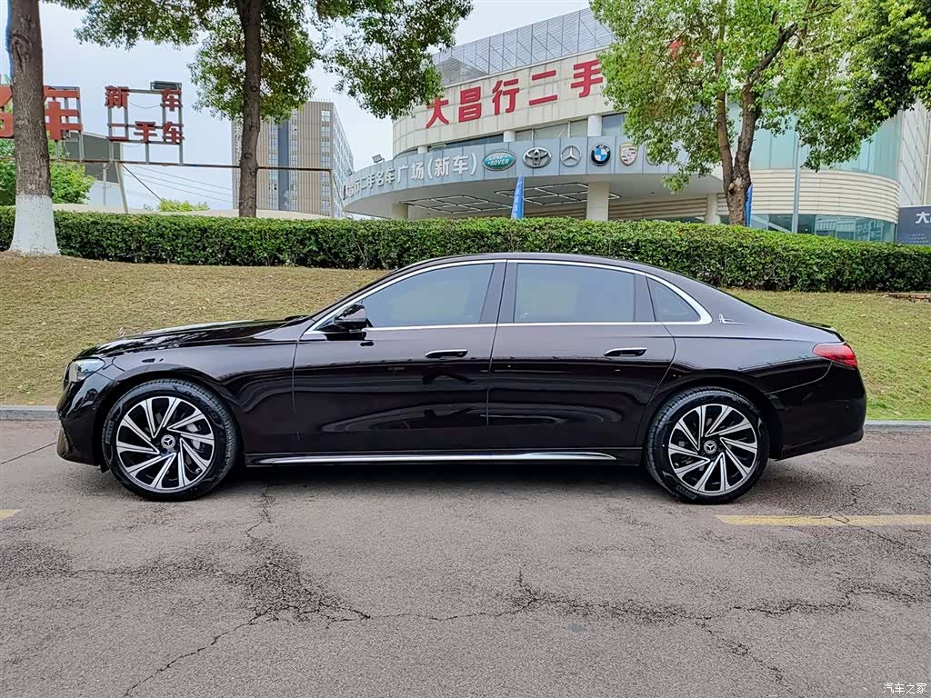 Mercedes-Benz E-Class, 2024 3