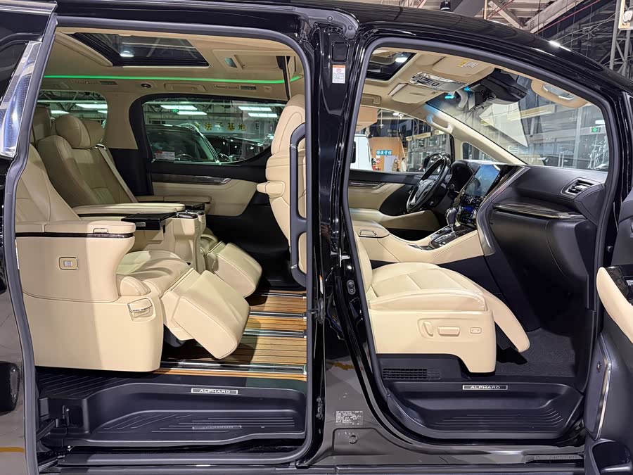 Toyota Alphard 2020, фото 12