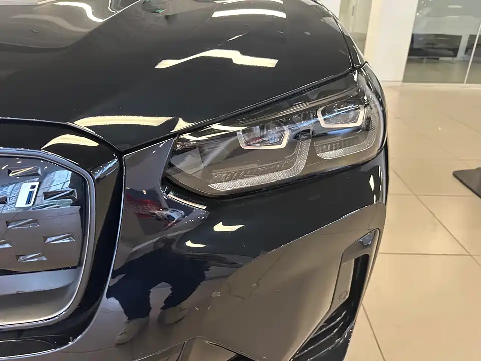 BMW iX3