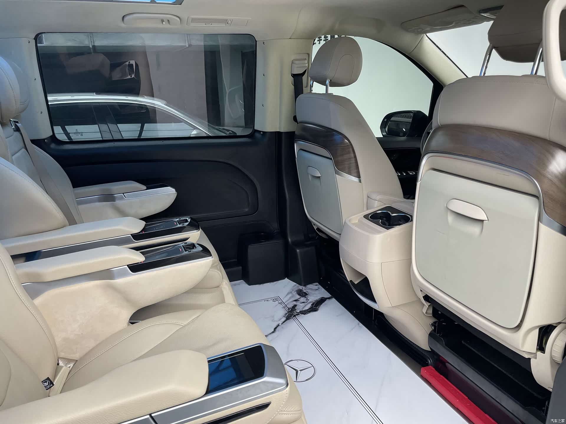 Mercedes-Benz 7, 2024 11