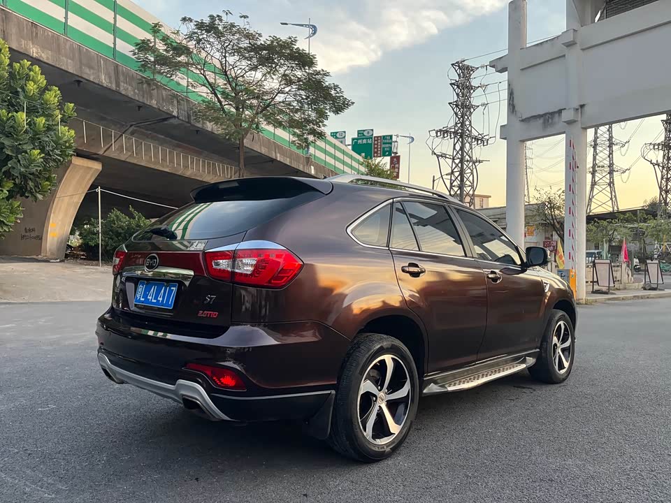 BYD S7