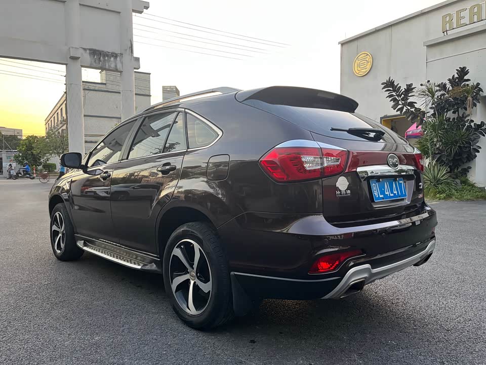 BYD S7