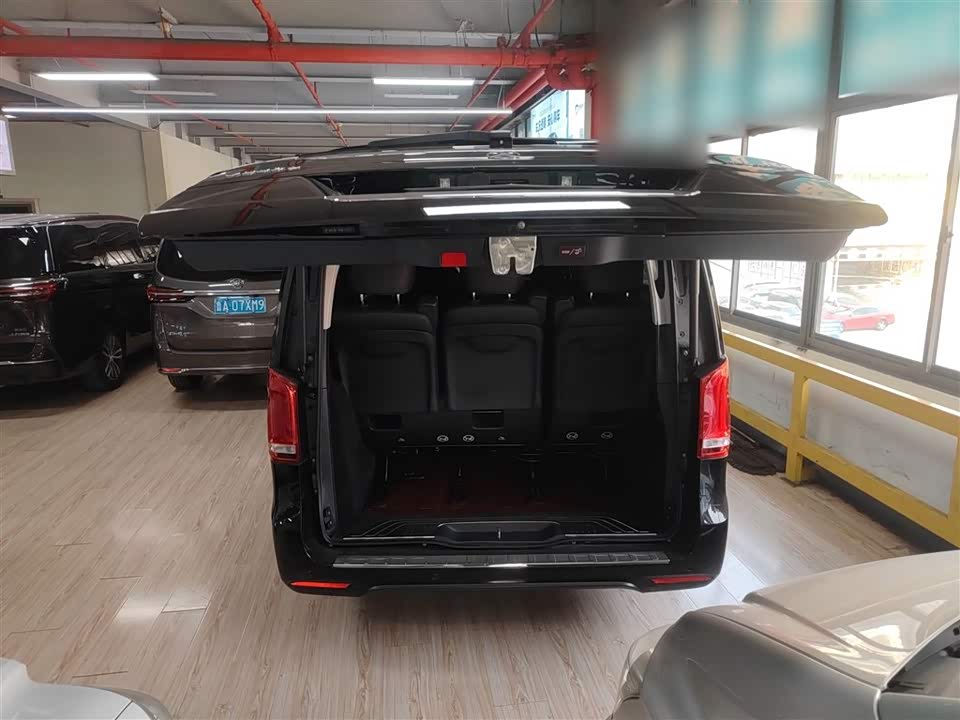 Mercedes-Benz V-class