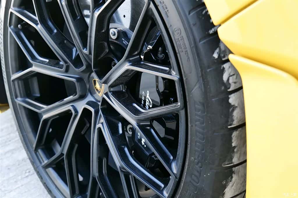 Lamborghini Revuelto, 2025 16