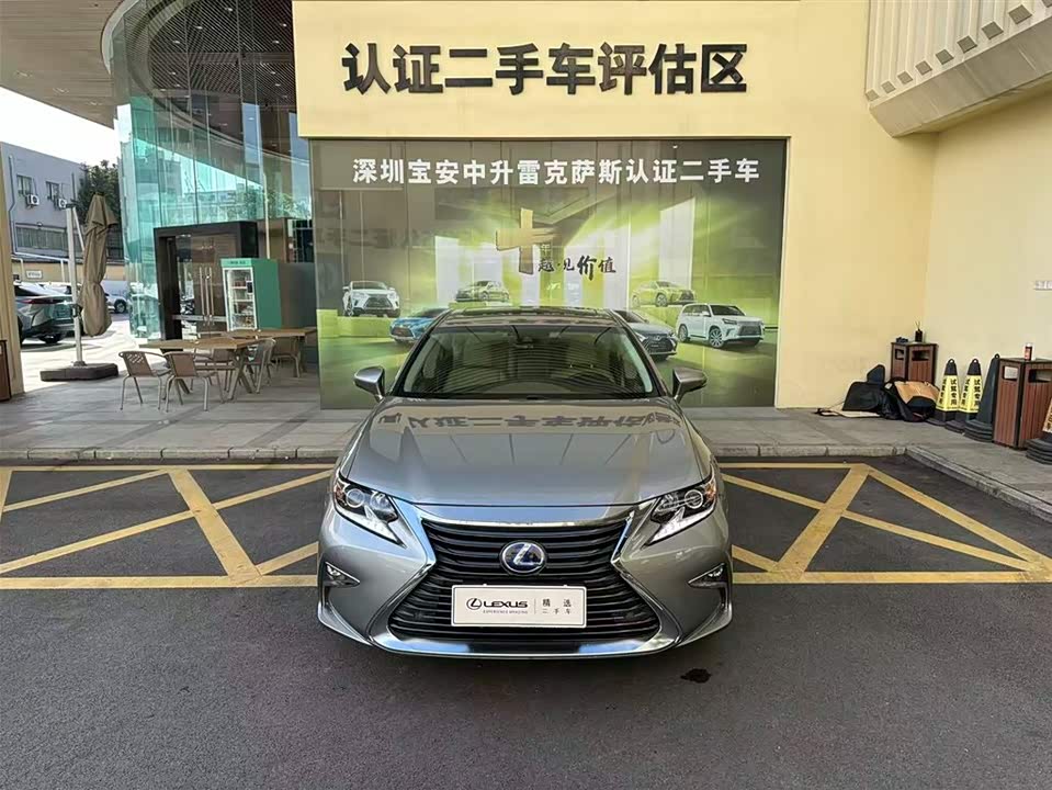 Lexus ES